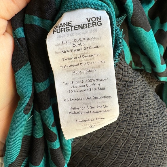 DIANE VON FURSTENBERG NWT Viole shirred printed jersey blouse Sz Large $388 MSRP - Picture 15 of 16